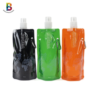 Personnalisé sans BPA pliable en plastique potable pliable 500ml voyage sport sac à eau bouteilles bec pochette avec mousqueton