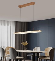 Lustre circulaire moderne et luxueux en acrylique - Éclairage LED pour salon avec finition dorée, dimmable, taille moyenne, garantie de 3 ans