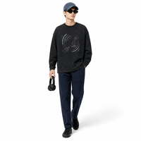 T-shirt à manches longues en polaire brossée, coupe oversize et carrée, motif graphique abstrait Snow Wash, style streetwear