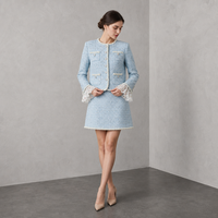 Ensemble tailleur tweed deux pièces pour femme, veste bleu clair en bouclé avec bordure en dentelle et mini-jupe trapèze, tenue sans col à quatre poches