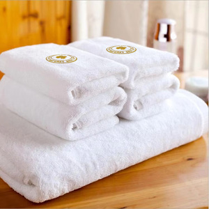 Set di Asciugamani <span class=keywords><strong>da</strong></span> Bagno di Lusso Bianchi per Hotel all'Ingrosso in Cotone Biologico Ecologico con Logo Personalizzato Super Assorbenti e Morbidi per <span class=keywords><strong>Sauna</strong></span> e Spa - Product Image 6