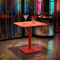 Table de salle à manger extérieure en alliage d'aluminium résistant à la décoloration et à l'usure, table carrée de bar extérieur pour bistrot, cafés