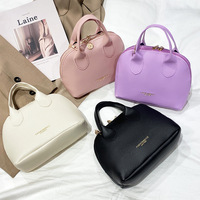 Sac à main mini décontracté pour femme, nouveau style 2026, tendance transfrontalière, motif matelassé, chaîne estampée or, fermeture éclair en forme de coquille, en polyester