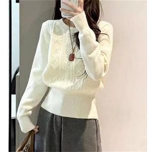 Un nuovo maglione coreano a collo tondo e maniche lunghe intrecciate per donna, autunnale e invernale, dallo stile rilassato e alla moda. - Product Image 2