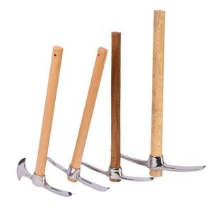 Pico de zanjador de acero inoxidable forjado de grado industrial con mango de madera para uso en exteriores - Product Image 1