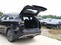 SUV essence commercialisable Jetour X70 PLUS 2026 1.5T DCT Version Confort 5 places 5 portes pour fonctions tout-terrain légères