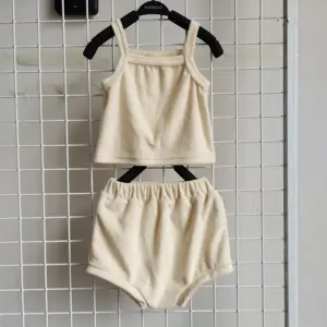 Setelan pakaian bayi netral kustom katun warna solid, setelan pakaian 2 potong atasan tanpa lengan untuk musim panas