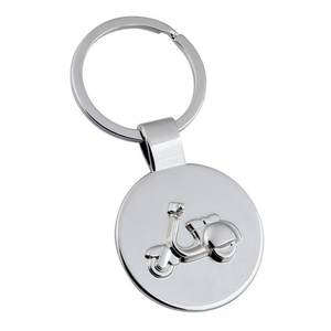 Porte-clés en métal Vespa, design scooter rond argenté, cadeau pour les passionnés de moto - Product Image 1