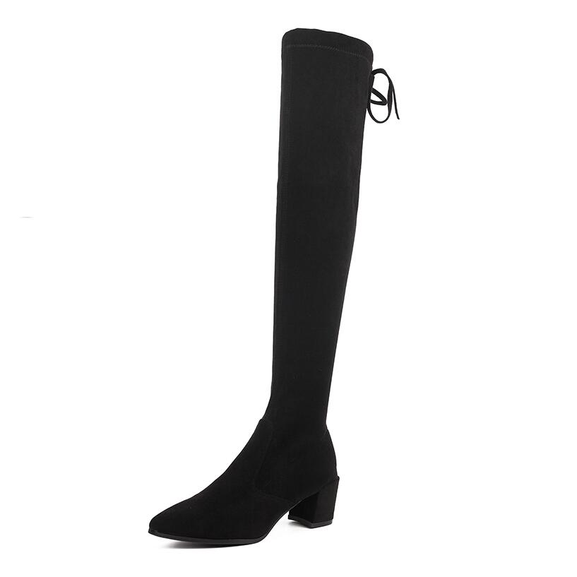 Piernas Femeninas Sexys Con Botas Negras Altas Moda De Cuero De Látex Mujer  Joven Sexy De Largo Zapatos Para Mujeres Imagen de archivo - Imagen de cuero,  hembra: 200560847