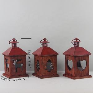 Farol de madera hueca con parte superior de <span class=keywords><strong>METAL</strong></span> roja colgante, LED de plástico VOTIVE INSIDE, para decoración de Navidad - Product Image 3