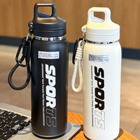 600ml Sport Outdoor Dubbelwandige Thermisch Geïsoleerde Drinkfles met Riempje en Eén-Knops Openende Deksels
