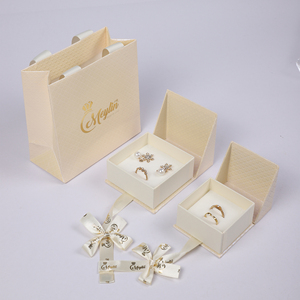 ถุงกระดาษ SUNNY PACK สำหรับนักช้อปเครื่องประดับ พร้อมหูหิ้วริบบิ้น วัสดุพิเศษเนื้อสัมผัสหรูหรา สำหรับใส่เครื่องสำอาง ขวดน้ำหอม และเครื่องประดับ - Product Image 4