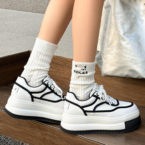 Zapatos casuales de plataforma con suela gruesa de cuero para mujer, estilo nuevo de primavera 2026, zapatos de mujer modernos, versátiles y a la moda. - Product Image 4