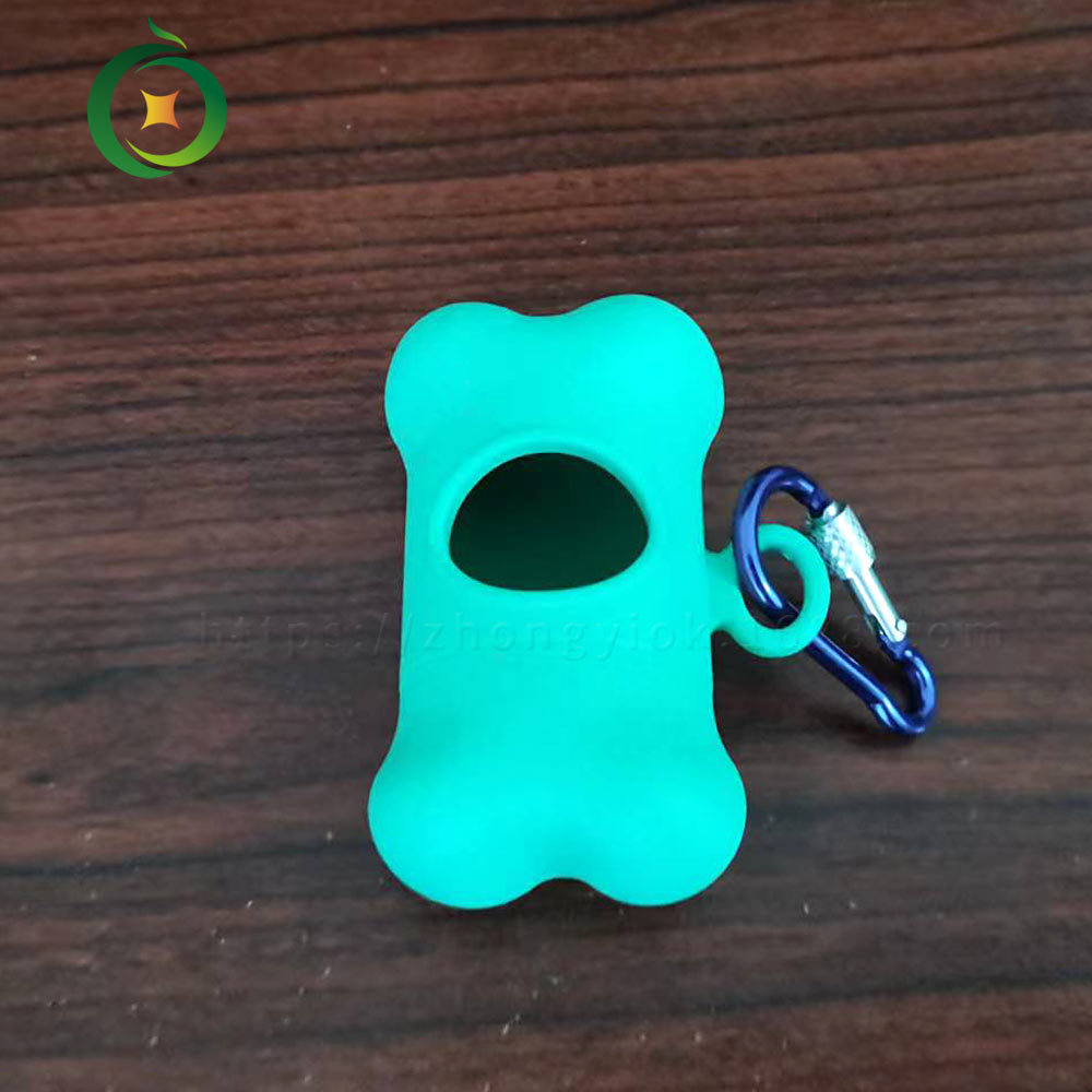 Chapeau relevé vert clair avec boucle en métal