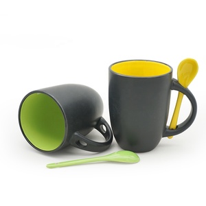 Tasses à café en céramique écologiques noires avec cuillère, cadeau promotionnel - Product Image 6