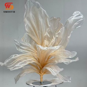Flor gigante artificial de seda blanca elegante, hecha a mano, para centro de mesa, decoración de pasillo o fondo. - Product Image 4