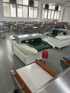 Kompakt Metal algılama makinesi küçük gıda fabrikaları yerden tasarruf sağlayan tasarım - Product Image 3