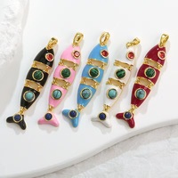 Pendentifs Breloques en Laiton Plaqué Or 18K en Forme de Poisson avec Émail et Pierres Précieuses, Vente en Gros pour Designers, Tendance Chrétienne