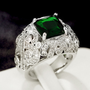 Anello con Accento Verde Smeraldo per Donne, Stile Elegante Francese di Nicchia, Accessorio Versatile per le Dita - Product Image 2