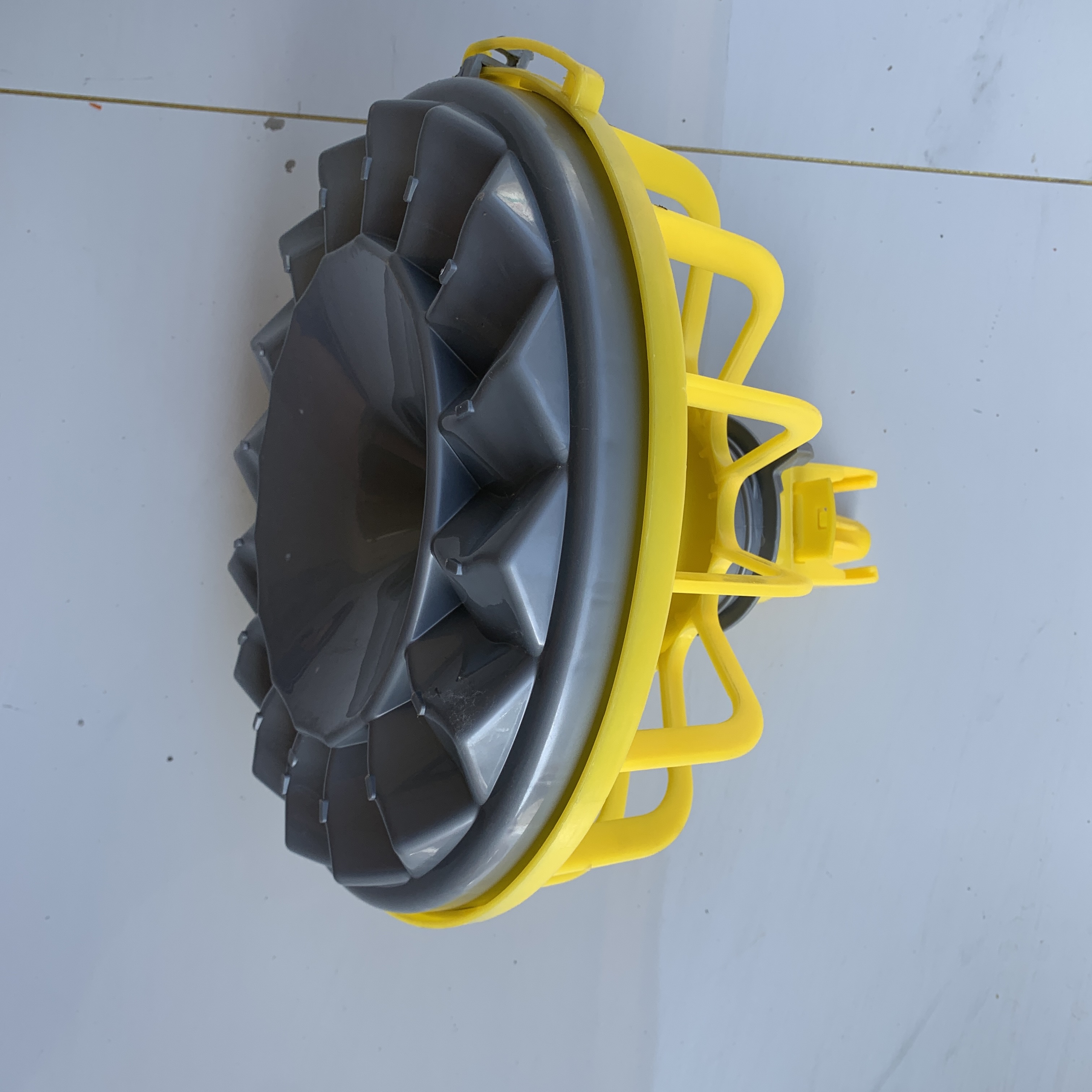 0.3 KG Poultry House Feed Pans 16 grille Chicken Pan Feeder