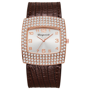 <span class=keywords><strong>Montre</strong></span> pour <span class=keywords><strong>femme</strong></span> W098 avec boîtier carré en alliage, strass, cadran en verre et <span class=keywords><strong>bracelet</strong></span> large en <span class=keywords><strong>cuir</strong></span>, mouvement à quartz - Product Image 2