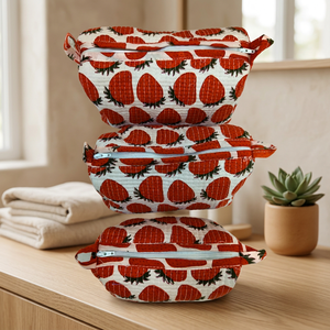 Juego de 3 Bolsas Cosméticas con Estampado de Fresas - Rojo y Blanco, Diseños Personalizados Sostenibles ODM - Product Image 3