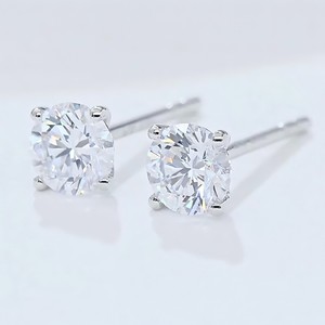 ต่างหูเพชรเม็ดเดี่ยวสี่เหลี่ยมแบบขายส่ง ทอง 18K เพชรเพาะเลี้ยงในห้องปฏิบัติการ ของขวัญสำหรับงานแต่งงานและงานหมั้น - Product Image 1