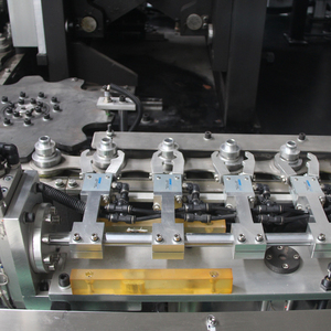 Machine de soufflage automatique TURBO6 2L à 6 cavités, 8000 BPH, pour ligne de production complète de boissons (eau) avec finition de goulot, servomoteur - Product Image 3