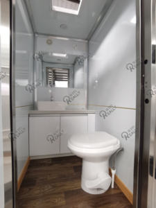 Remolque de inodoro portátil US Standard 1/2 Stall, cabina personalizada, baño móvil disponible para <span class=keywords><strong>alquiler</strong></span> para eventos al aire libre - Product Image 3