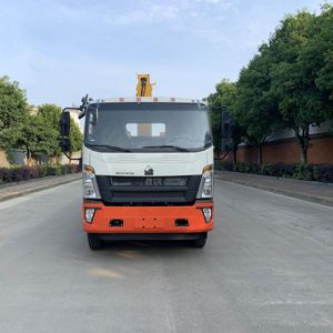 SINOTRUCK HOWO شاحنة سحب مسطحة 4*2 8T 10T مع رافعة 8 طن للبيع - Product Image 5