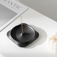 Plateau porte-encens en céramique minimaliste de 12,3 cm en gros |   Brûleur rond noir mat avec récupérateur de cendres, directement de l'usine