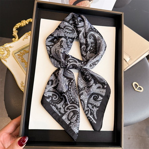 Écharpe en soie effet paisley bordeaux, élégante écharpe carrée rouge pour femmes, bandana paisley rouge foncé, écharpe de cou 70x70cm OEM/ODM - Product Image 6