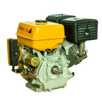 Un moteur OHV de 13 CV et 390 cm³ propulse le décortiqueur de riz, accélérant la vitesse de traitement pour la saison des récoltes des grandes exploitations agricoles au Vietnam.
