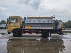 Dongfeng Multifonctionnel Asphalt Spreader 4*<span class=keywords><strong>2</strong></span> new 10cbm Chip Sealing Car Diesel Manual Crushed Stone Synchronous Chip Sealing - Product Image 3