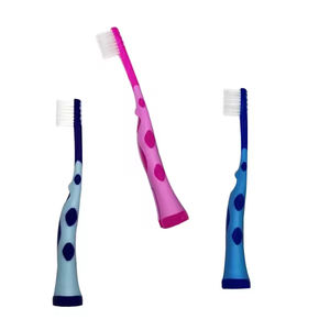 Hot Sell Schattige Giraffe Vorm Kindertandenborstels Met Zachte Nylon Borstelharen - Product Image 1