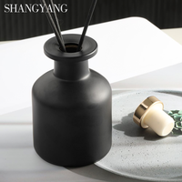 Ensemble de Bouteilles d'Aromathérapie en Verre Dépoli Noir Personnalisées 100ml 150ml 250ml, Bouteilles de Diffuseur à Bâtonnets avec Bouchon et Bâtonnets en Fibre pour la Maison