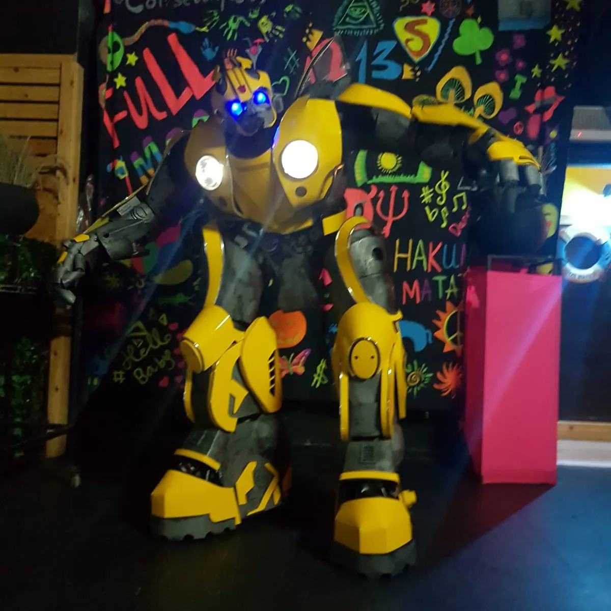 Sıcak satış gerçekçi kaliteli Led aydınlatma Robot kostüm film eylem Animatronic Cosplay maskot parti performans kostümleri