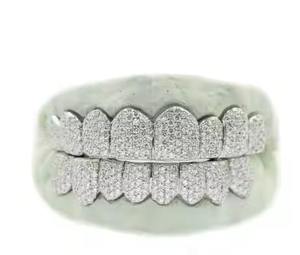 Bijoux dentaires personnalisés de qualité supérieure en or massif, argent et diamants pour piercing fin Grillz, fabriqués pour un ajustement parfait de la pierre de Moissanite - Product Image 4