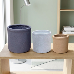 Pots de fleurs en plastique modernes, jardinières d'intérieur minimalistes en gris bleu et beige, design circulaire pour usage domestique - Product Image 3