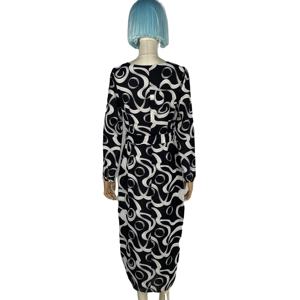 Femmes Moderne Minimaliste Tissé Écologique Noir Blanc Sinueux Abstrait Ondulé Imprimé Manches Longues Coupe Régulière Avant Drapé A-Line - Product Image 3