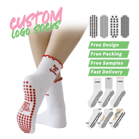 Logo personnalisé Gym Grippy Yoga chaussettes pour femmes mignon brodé lettre anti-dérapant Grip Pilates chaussettes pour l'automne