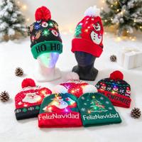 Berretto Natalizio Lavorato a Maglia con Pompon e Luci LED, Cappello Invernale con Motivi Jacquard di Babbo Natale, Pupazzo di Neve e Renna, Personalizzabile con Logo, Vendita all'Ingrosso