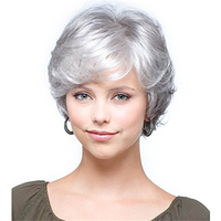 Vente en gros : Perruque courte grise, ondulée naturelle, style célébrité, pour personnes d'âge moyen et âgées, la plus vendue, ajustable et volumineuse