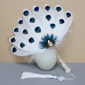 Éventail de plumes d'<span class=keywords><strong>autruche</strong></span> fait à la main distribué en usine directe accessoires naturels teints pour la scène Photo de mariage Shoots Nouveau - Product Image 5