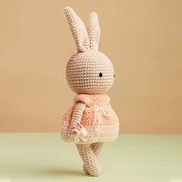 Usine En Gros Rose Fleur Fille Tricoté Crochet Poupée Lapin De Pâques Lapin En Peluche Animal En Peluche Jouet En Polyester PP Coton