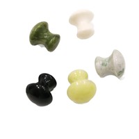 Vente en gros d'usine YUE XIU Rouleau de massage en quartz jade naturel en forme de champignon pour le visage, les yeux et le corps avec logo personnalisé