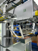 Machine d'impression semi-automatique pneumatique pour le gaufrage à chaud de logos sur paniers en plastique