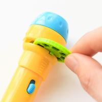 DREAMS'LIGHT Lampe torche porte-clés projecteur avec 4 films de projection, autonomie de 4 heures, interrupteur à bascule, amusant pour les enfants
