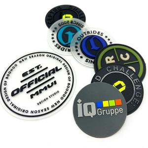 <span class=keywords><strong>Patch</strong></span> logo personnalisé OEM en PVC 3D et caoutchouc silicone <span class=keywords><strong>pour</strong></span> doudounes, coupe-vent et vêtements d'extérieur - Product Image 3