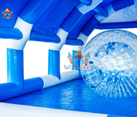 Structure de jeu gonflable rayée bleue et blanche, grand équipement d'amusement extérieur, tente d'événement avec piscine pour le plaisir estival